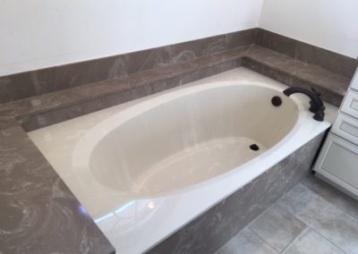 Marble tub with contrasting marble surround