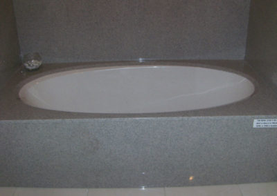 Mark-22-tub-in-two-toned-granite